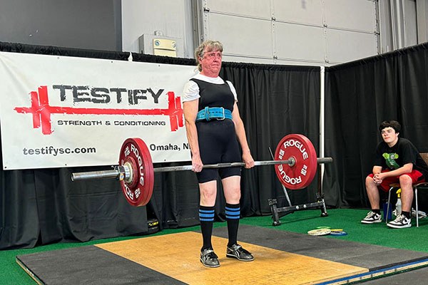 sharon finishes a 131 kg pull