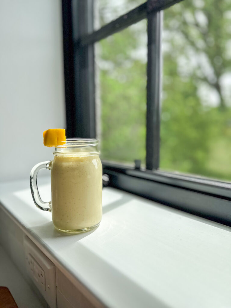 How to Make Mango Pineapple Smoothie