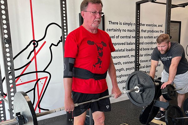 mike deadlifting at the starting strength training camp