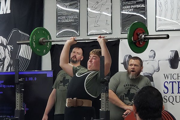 lifter in the middle of his press