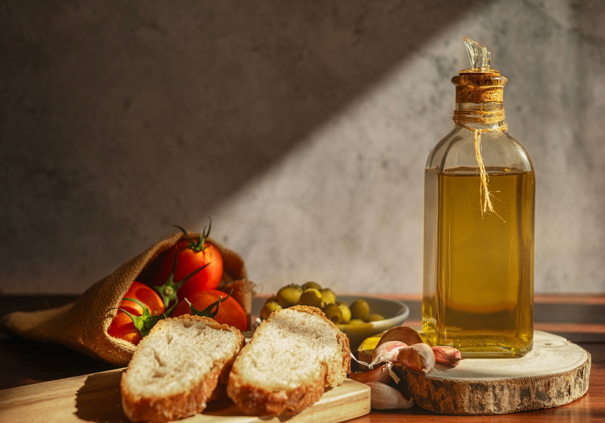 Study: Glycemic control contributes to the neuroprotective effects of Mediterranean and green-Mediterranean diets on brain age: the DIRECT PLUS brain-magnetic resonance imaging randomized controlled trial. Image Credit: Pacorpi/Shutterstock.com