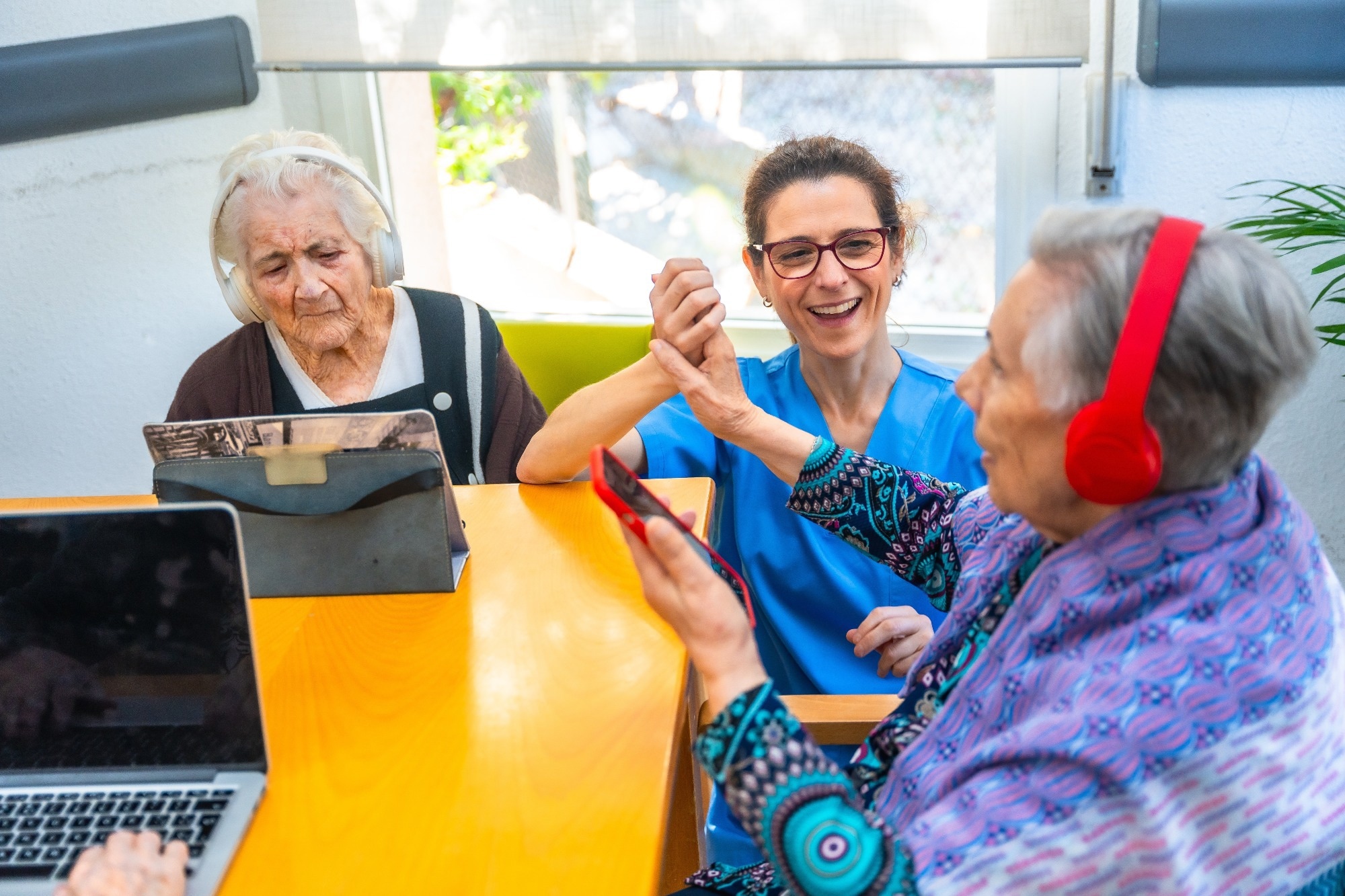 Analysis: How and why music therapy reduces distress and improves well-being in advanced dementia care: a realist review. Image Credit: Unai Huizi Photography / Shutterstock