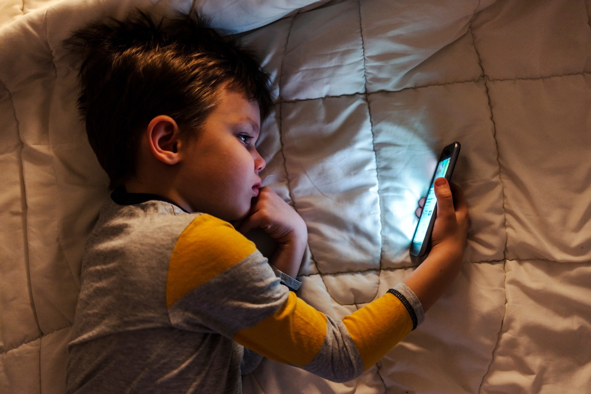 Review: Negative Influence of Social Media on Children’s Diets: A Systematic Review. Image Credit: Jelena Stanojkovic / Shutterstock