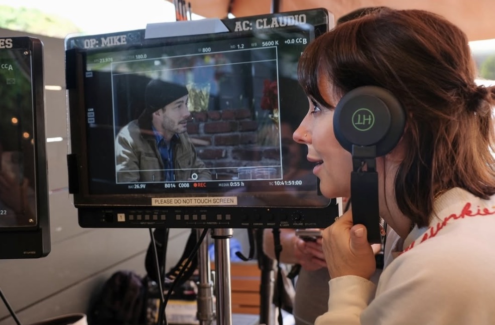 Jennifer Love Hewitt directing The Holiday Junkie