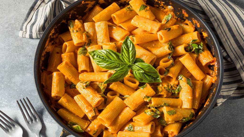 Spicy rigatoni vodka in a pot