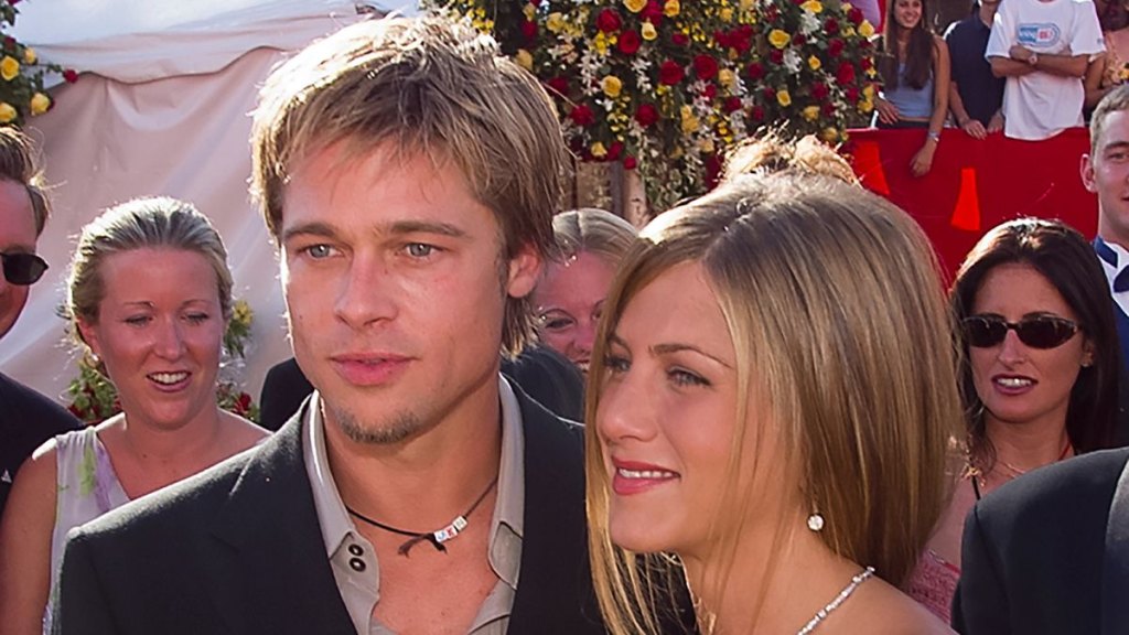 Brad Pitt and Jennifer Aniston arrive at the 52nd Emmy Awards Show at the Shrine Auditorium, September 10, 2000 in Los Angeles,