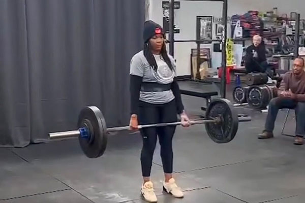 linda pulls a 250 lb pr deadlift