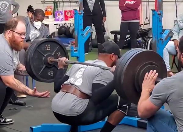 devere at the bottom of a pr 475 squat