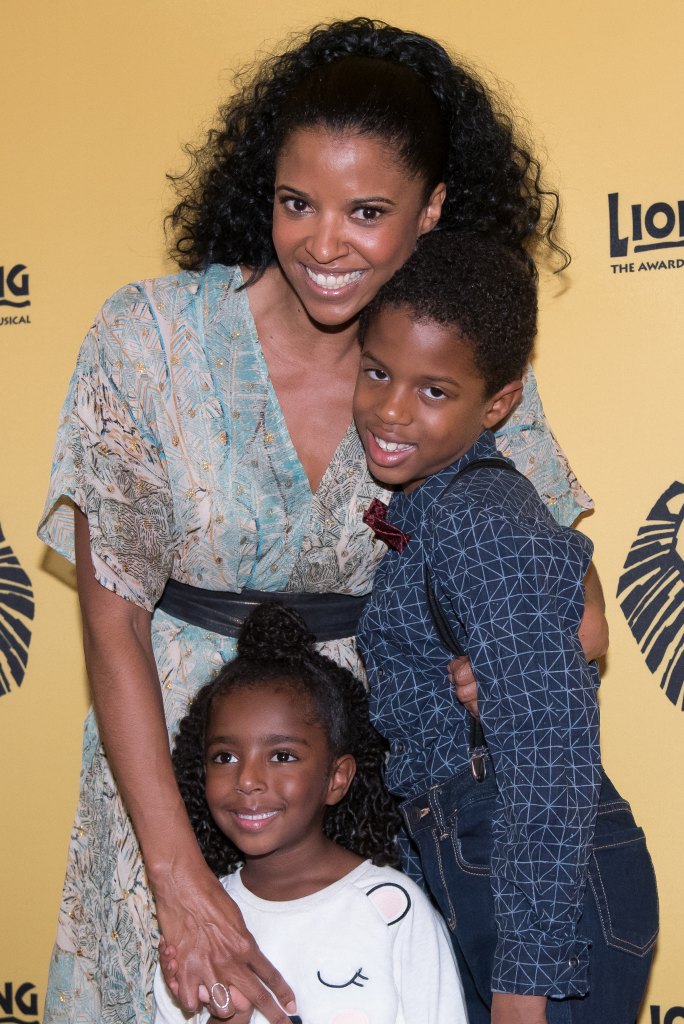 Renée Elise Goldsberry with her kids in 2017