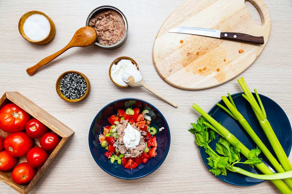 ingredients to make tuna salad