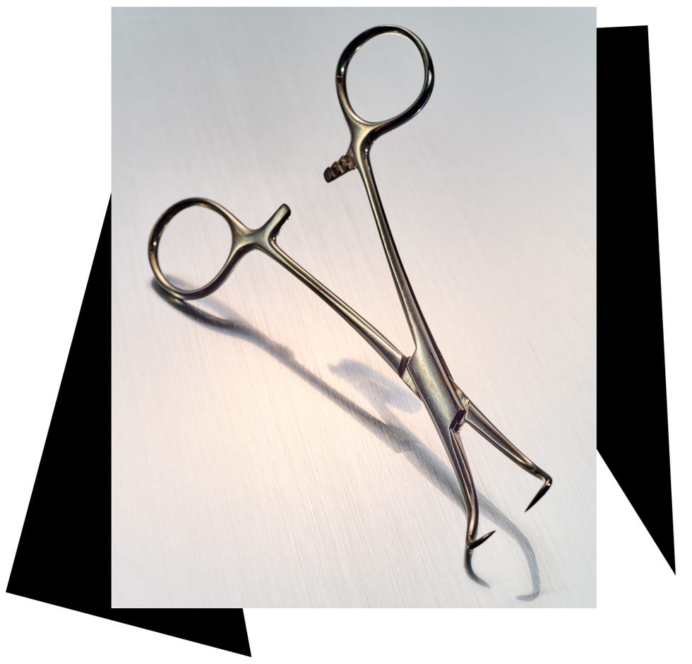 medical instrument with curved handles and a gripping mechanism