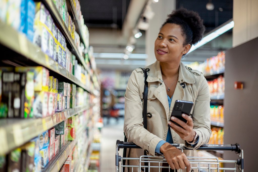 mature woman using the TrueFood website to shop for healthier groceries