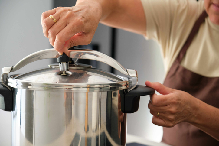 depressurizing pressure cooker | Pressure Cooker